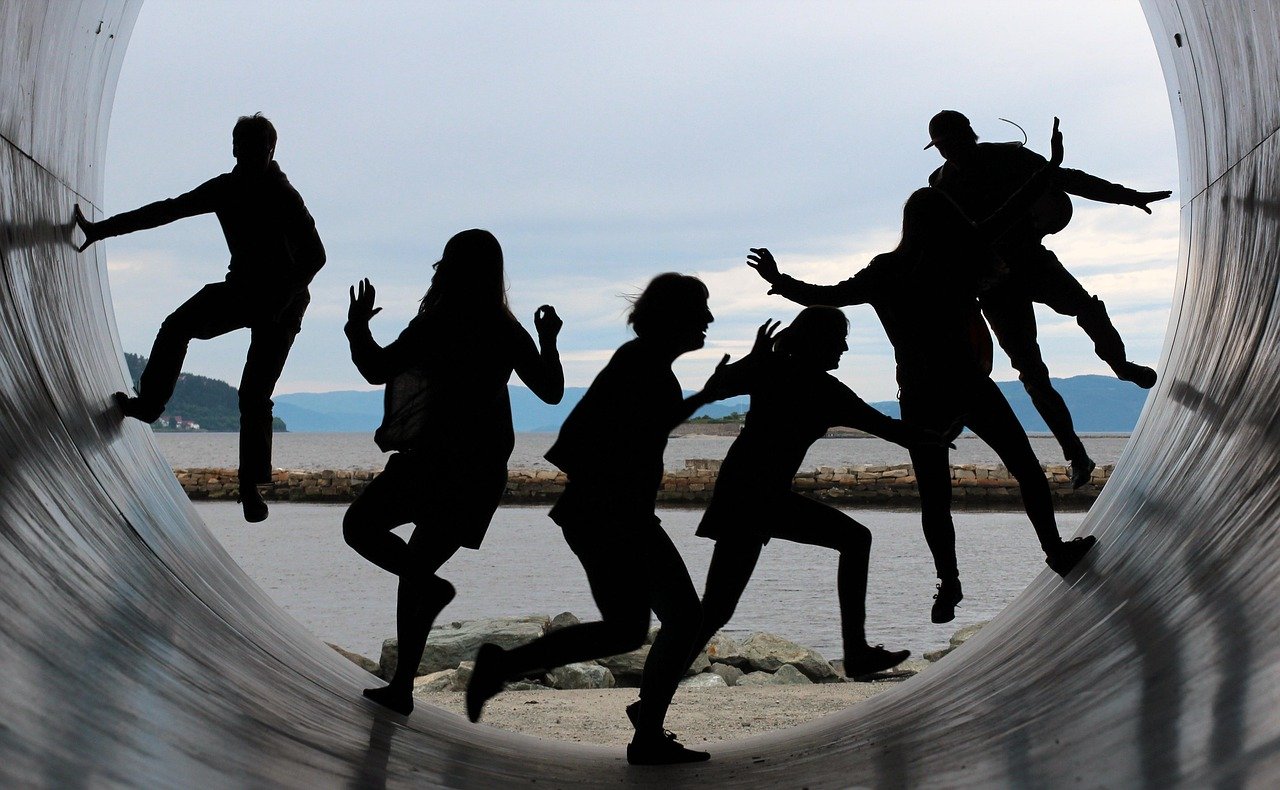 friendship, fun, backlighting, together, characters, people, tube, nature, fjord, water, sky blue, outlines, the shade, running, to dance, team, community